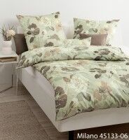 Janine Mako-Satin Bettwäsche MILANO 45133 in Grün mit großflächigem floralem Dessin in Weiß, Creme und Braun auf Salbeigrün